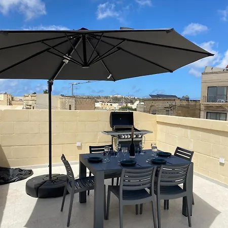 Brand New Designer Townhouse - Views And Roof Terrace *