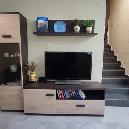 Brand New Designer Townhouse - Views And Roof Terrace *