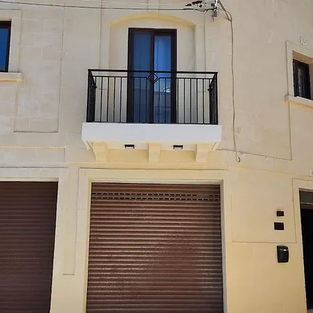 Dom wakacyjny Brand New Designer Townhouse - Views And Roof Terrace