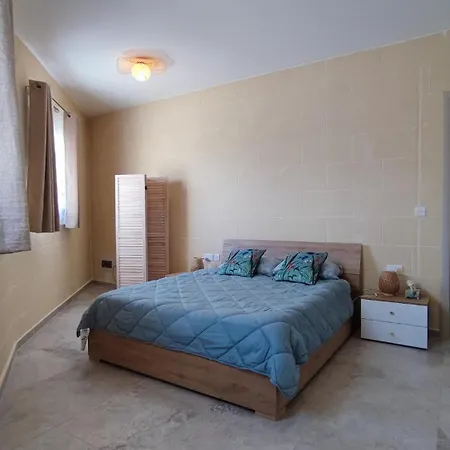 Brand New Designer Townhouse - Views And Roof Terrace