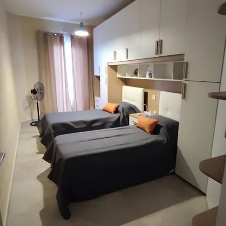 Dom wakacyjny Brand New Designer Townhouse - Views And Roof Terrace